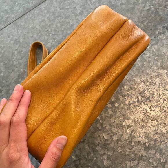 Vintage Tan Camel Leather Vinyl Turn Lock Shoulder Bag Purse Brown Gold Retro - Picture 6 of 14